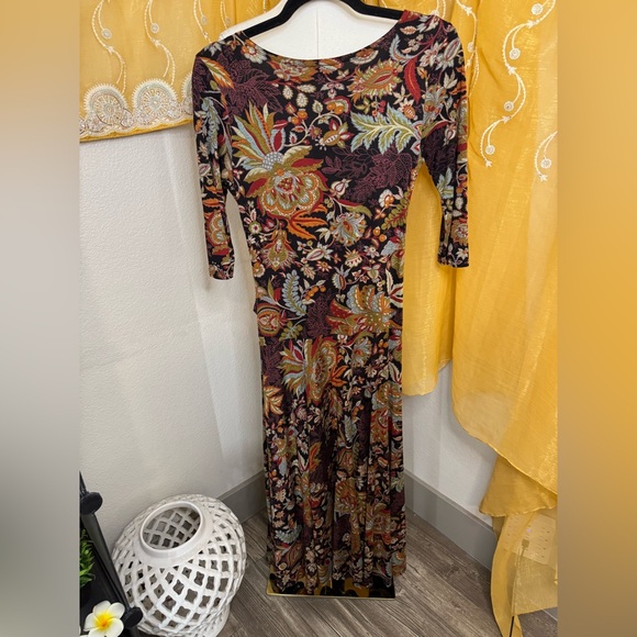 Salaam Floral V-Neck Midi Dress Size Medium - Picture 9 of 9